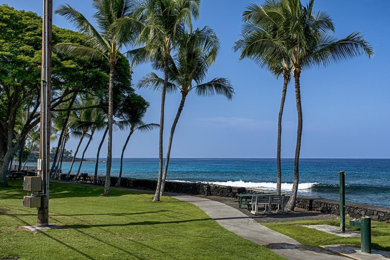 Magic Sand Beach House Hotel Kailua-Kona Exterior photo
